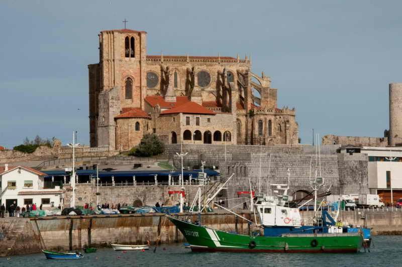 Apartamento Centro Con Garaje Castro Urdiales Buitenkant foto